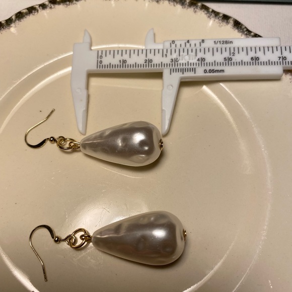 ๐ Tara Designs Rain drop large dimpled faux pearls, 14k gold plated. - Picture 3 of 4